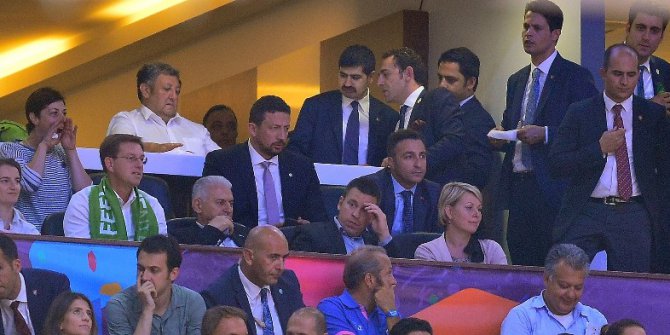 Başbakan Yıldırım ve mevkidaşları final maçında