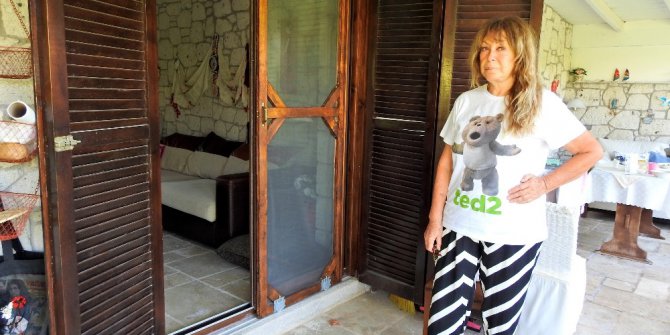 Aynur Aydan’a soygun şoku