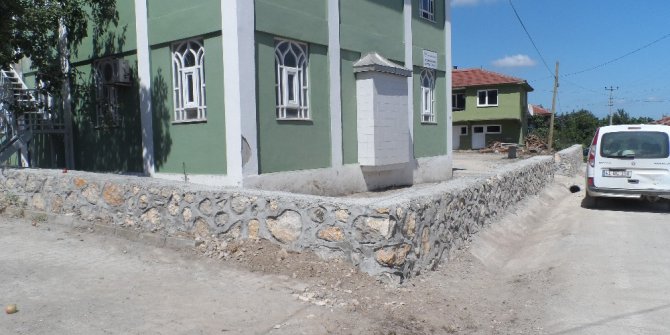 Belediyeden Sapakpınar ve Ortaburun’a taş duvar