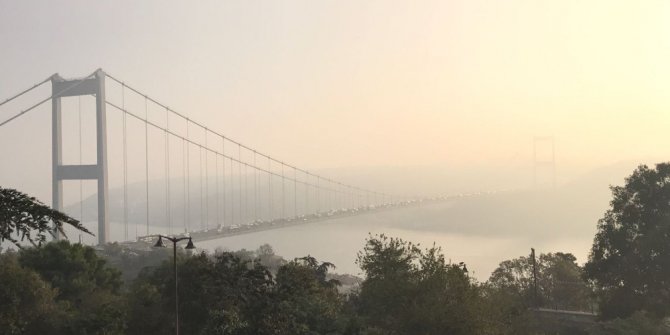 İstanbul Boğazı’nda sis manzarası