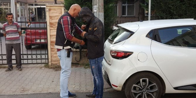 Polisler okulların ilk gününde oku önlerinde uygulama yaptı