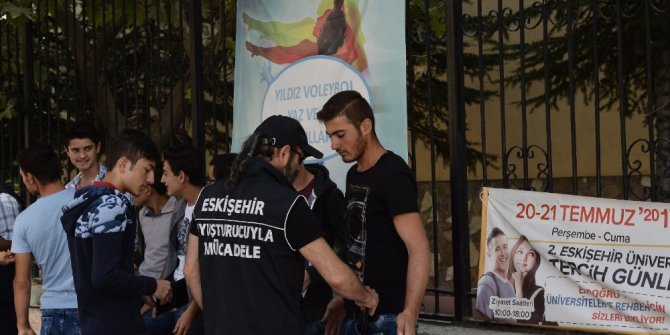 Eskişehir emniyetinden okul önlerinde sıkı denetim