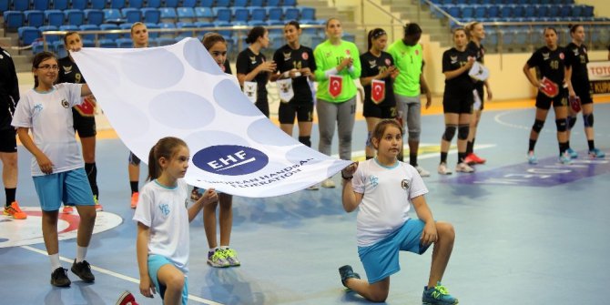 Yenimahalleli kadın hentbolcular EHF Kupası’nda ikinci tura yükseldi