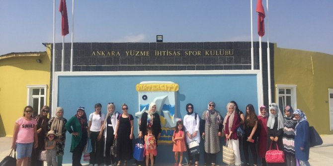 Pursaklarlı hanımlar aquaparkı gezdi