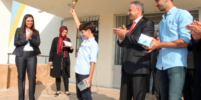 Şehit babasının adı verilen okulda, ilk ders zilini oğlu çaldı