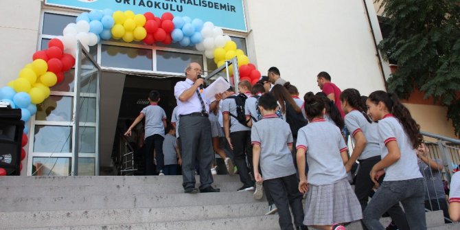 İlk ders zili çaldı