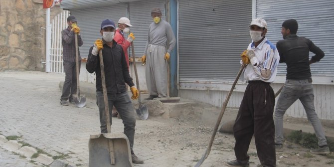 Başkale’de 21 kilometre sıcak asfalt yapıldı