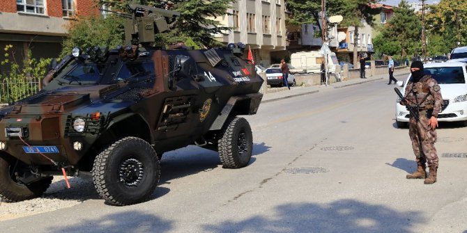 Başkent’te bir şahıs 2 kardeşini silahla rehin aldı