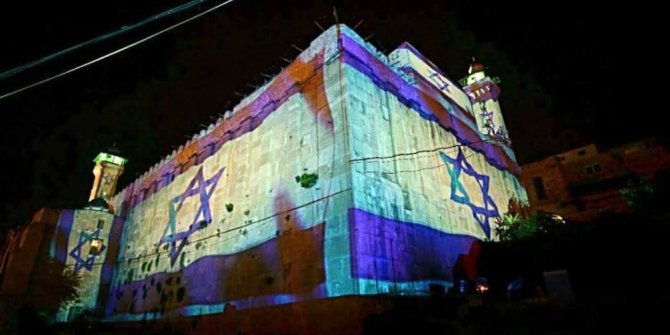 İsraillilerden, İbrahim Camisi’ne saygısızlık