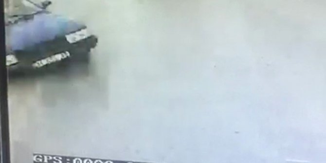 Otomobille halk otobüsünün kafa kafaya çarpıştığı anın yeni görüntüleri ortaya çıktı