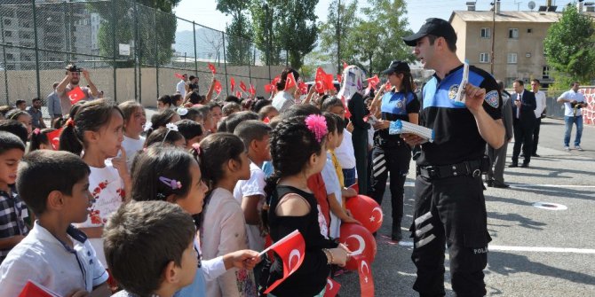 Polisten öğrencilere güvenlik uyarısı