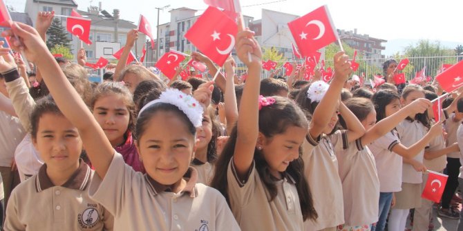 Bolu’da, yeni eğitim yılı renkli görüntülerle başladı