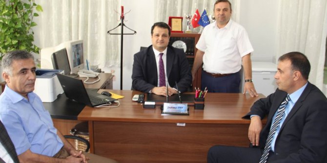 Başkan Özkan, ilk ders günü okulları ziyaret etti