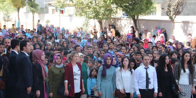 İpekyolu’nda ilk ders zili çaldı