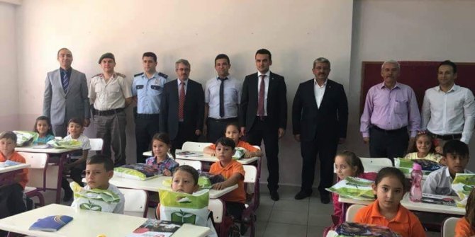 Kaymakam Çelik: Bilinçli toplum olmanın yolu öğretmenlerimizden geçer