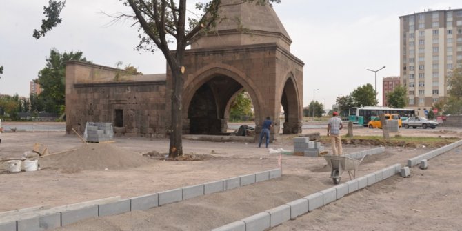 Dört Ayaklı Türbesi için onarım ve çevre düzenlemesi