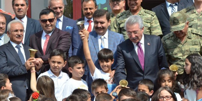 Erzincan da 39 bin öğrenci ders başı yaptı