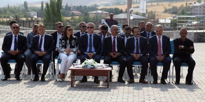 Sivas’ta okullar davul ve zurna ile açıldı