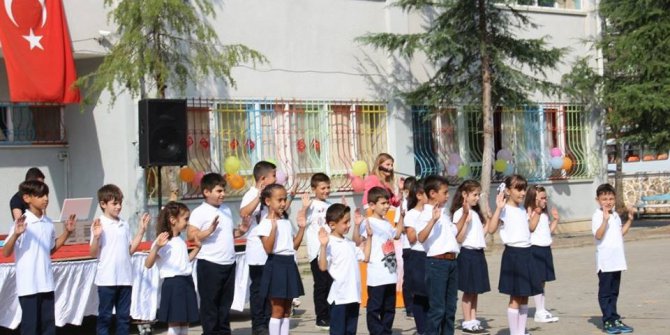 Öğrenciler okullarına oyun oynayarak girdiler