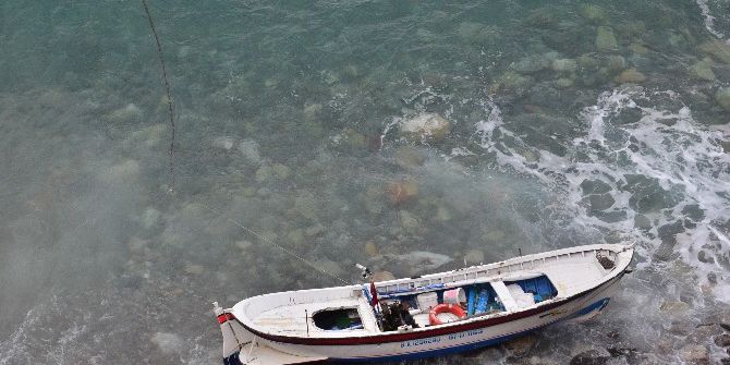Kıyıya Vuran Kayıkta Ölü Bulundu