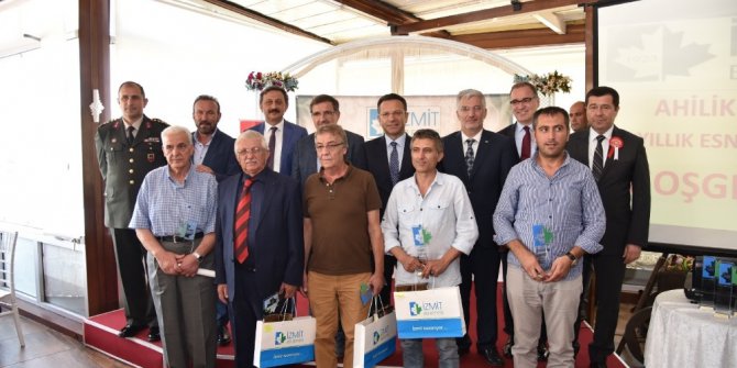 İzmit’te 41 yıllık esnaflar ödüllendirildi