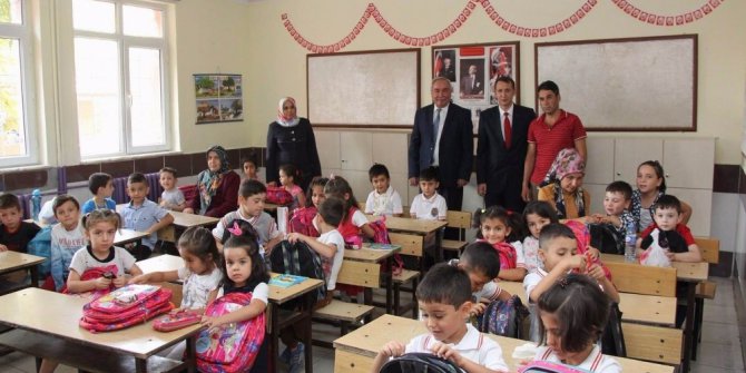 Sarıkaya’da öğrencilere çanta ve kırtasiye yardımı