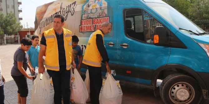 Öğrencilere kırtasiye malzemesi dağıtıldı