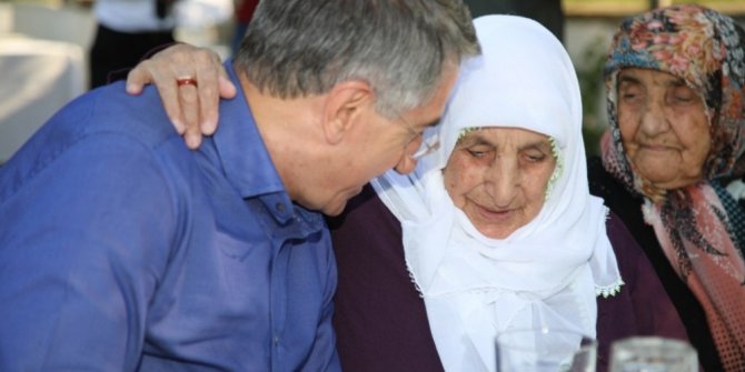 Başkan Yanılmaz, huzurevi sakinleriyle bir araya geldi