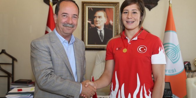 Dünya şampiyonuna beşibiryerde