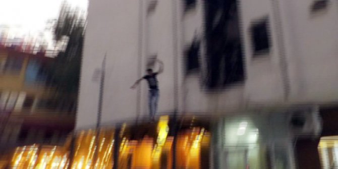 4’üncü kattan atlayan şahıs ağır yaralandı