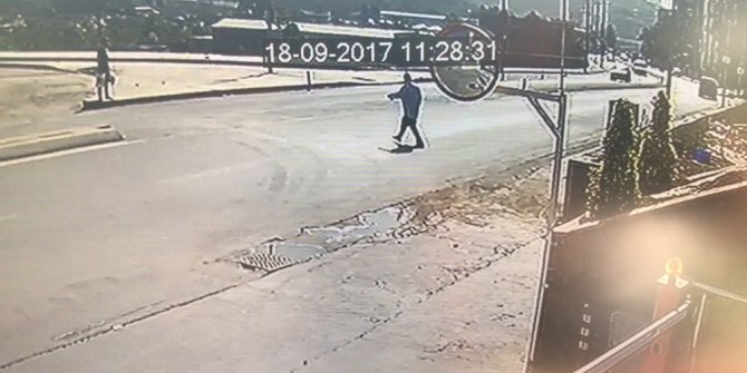 Kağıthane’de yayanın aracın çarpmasıyla metrelerce havaya uçtuğu kaza kamerada