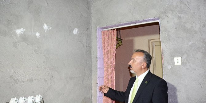 Şehit eşi 27 yıldır sıvasız evde yaşıyor