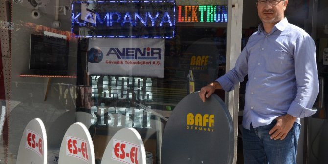 Ekmek parası için yaz kış çatılarda geziyorlar