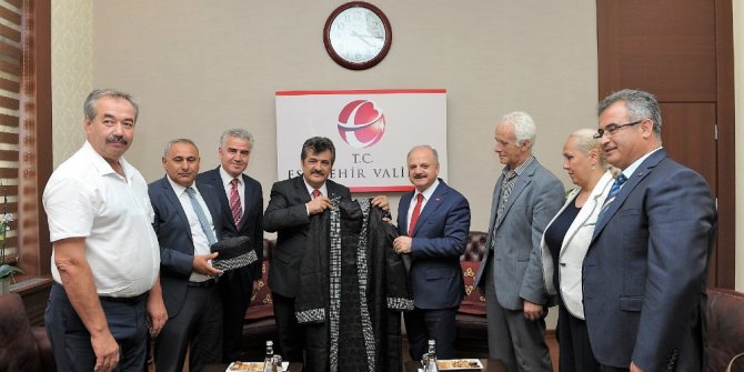Ahiler Vali Çakacak’ı makamında ziyaret etti
