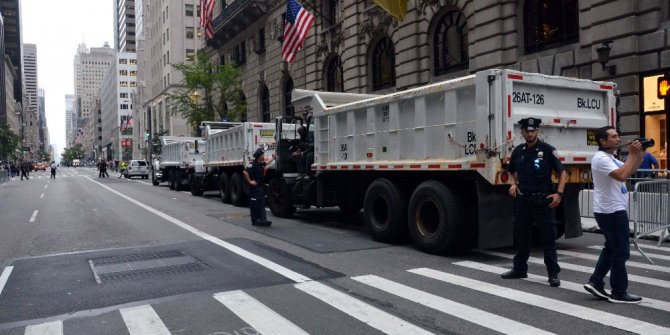 New York’ta teröre karşı kum kamyonlu önlem