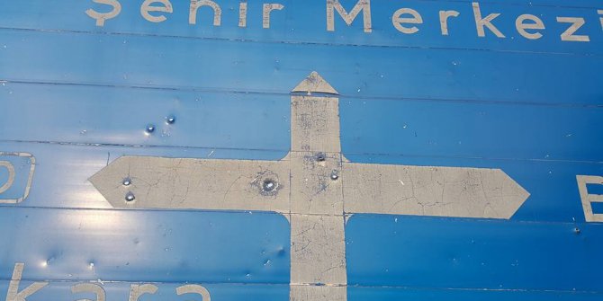 Yönlendirme tabelalarına kurşun yağmuru