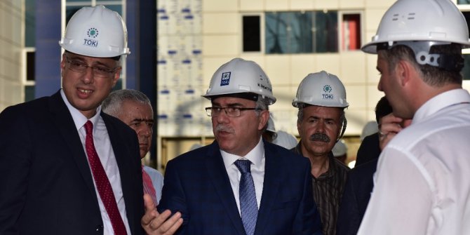 TOKİ Başkanı Ergün, Seyrantepe ve Sultanbeyli hastane inşaatlarını ziyaret etti