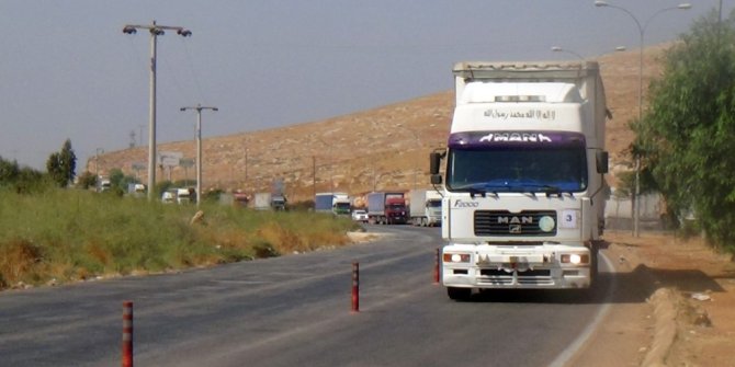 BM’den Suriyeliler’e 12 yardım tırı