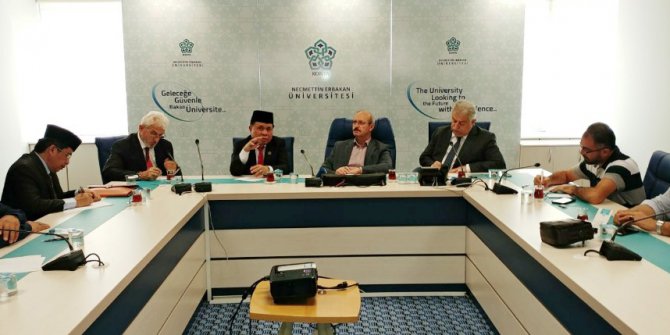 NEÜ’de Moro’ya destek toplantısı