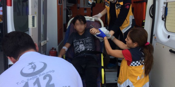 Duvardan atlayan öğrencisinin koluna demir saplandı