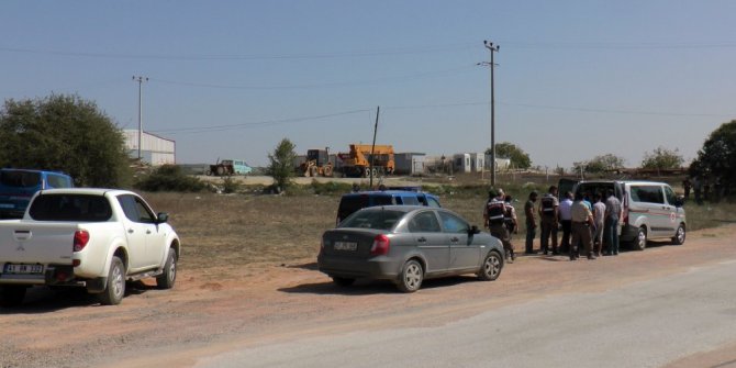 Fabrikaların arasındaki boş arazide ceset bulundu