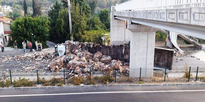 Fethiye’de tır üst geçide çarptı: 1 Yaralı