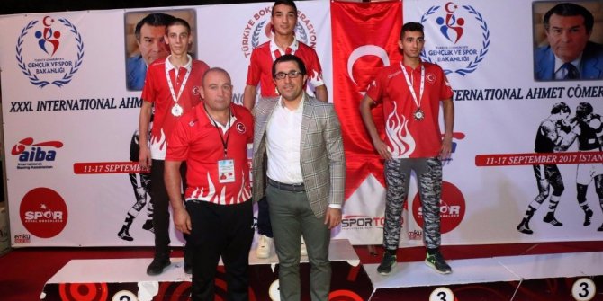 Kağıtsporlu boksör, uluslararası turnuvada 2. oldu