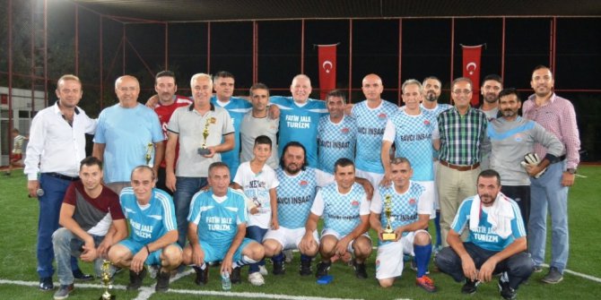 Ayvalık Şöhretler Turnuvası’nın şampiyonu 2008 Yenimahalle Spor oldu