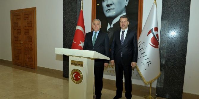 Afyonkarahisar Valisi Aziz Yıldırım, Vali Azmi Çelik’i Makamında Ziyaret Etti