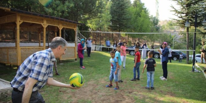 Başkan Yanılmaz, Sevgi Evlerindeki çocuklarla piknik yaptı