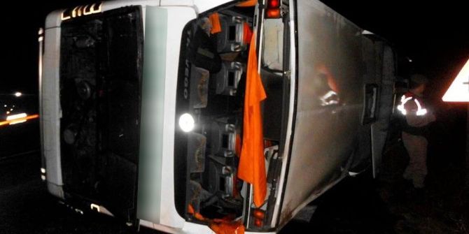 Yolcu Otobüsü Devrildi: 15 Yaralı