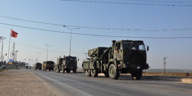 Sınıra askeri araç sevkiyatı devam ediyor