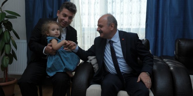 Vali Çakacak ve Komutan Gülan, Gazi Akbulut’u evinde ziyaret etti