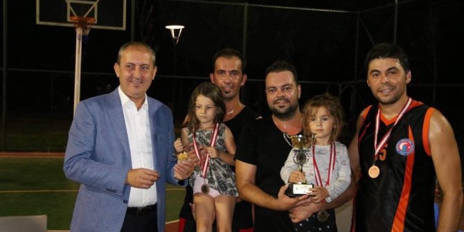 Biga’da  Kurtuluş etkinlikleri kapsamında 593 sporcu 10 farklı branşta mücadele etti